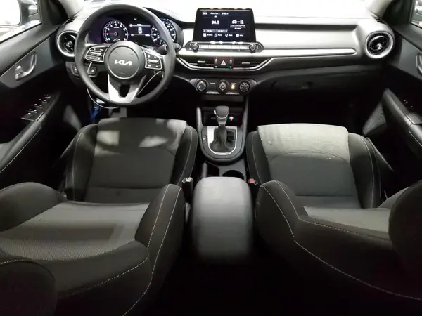 3KPF24AD8RE787572 2024 KIA FORTE - Image 8