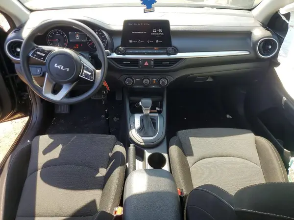 3KPF24AD8RE789404 2024 KIA FORTE - Image 8