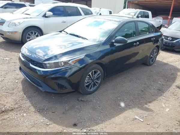 3KPF24AD8RE789421 2024 KIA FORTE - Image 2