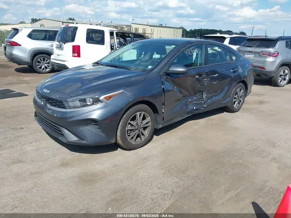 3KPF24AD8RE790925 2024 KIA FORTE - Image 2