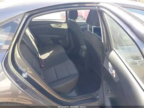 3KPF24AD8RE790925 2024 KIA FORTE - Image 8