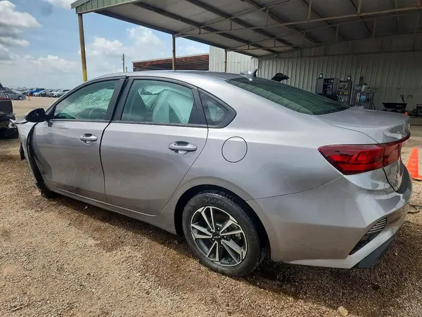 3KPF24AD8RE792528 2024 KIA FORTE - Image 2