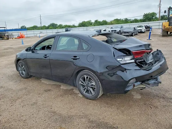 3KPF24AD8RE793372 2024 KIA FORTE - Image 2