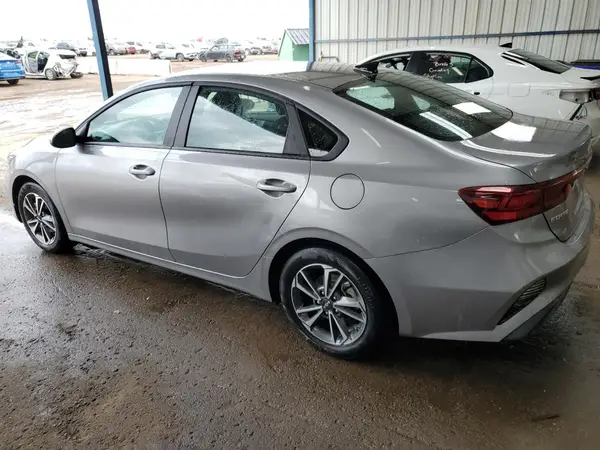 3KPF24AD8RE794862 2024 KIA FORTE - Image 2