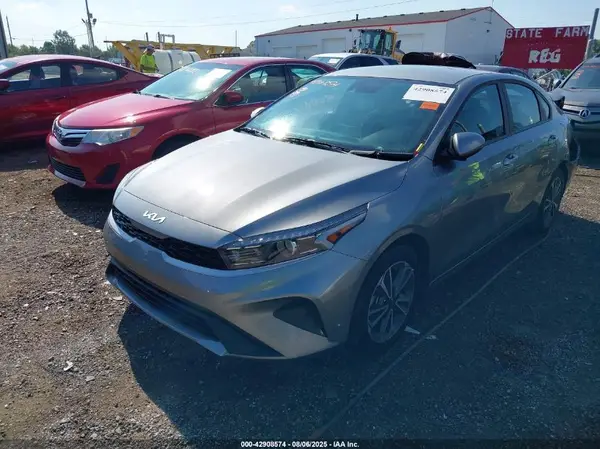 3KPF24AD8RE799172 2024 KIA FORTE - Image 2