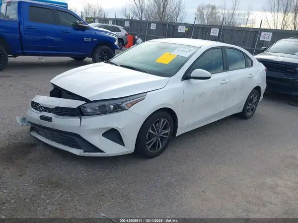 3KPF24AD8RE800109 2024 KIA FORTE - Image 2