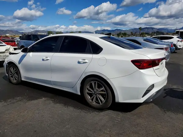 3KPF24AD8RE802880 2024 KIA FORTE - Image 2