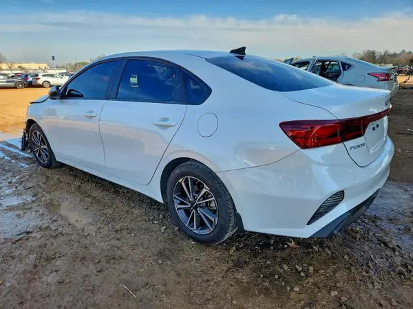3KPF24AD8RE803141 2024 KIA FORTE - Image 2