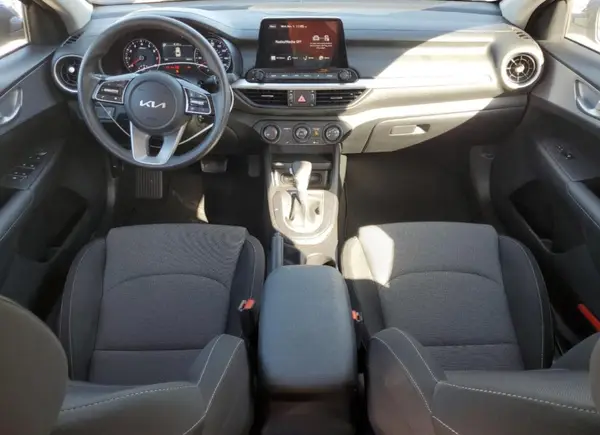 3KPF24AD8RE808873 2024 KIA FORTE - Image 8