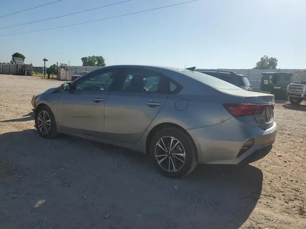 3KPF24AD8RE811434 2024 KIA FORTE - Image 2