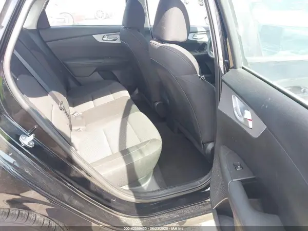 3KPF24AD8RE811630 2024 KIA FORTE - Image 8