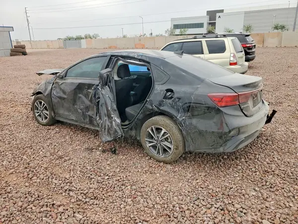 3KPF24AD8RE812227 2024 KIA FORTE - Image 2