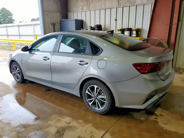 3KPF24AD8RE813622 2024 KIA FORTE - Image 2