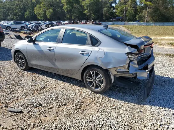 3KPF24AD8RE813877 2024 KIA FORTE - Image 2