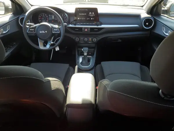 3KPF24AD8RE813877 2024 KIA FORTE - Image 8
