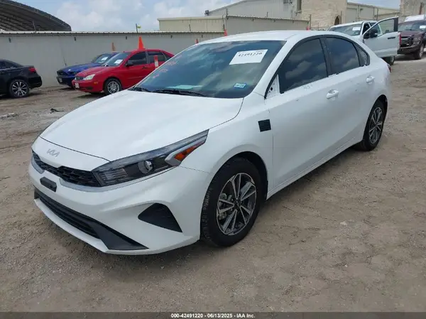 3KPF24AD8RE816505 2024 KIA FORTE - Image 2