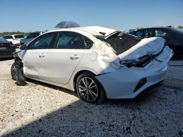 3KPF24AD8RE820408 2024 KIA FORTE - Image 2