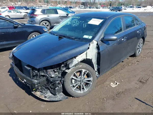 3KPF24AD8RE820716 2024 KIA FORTE - Image 2