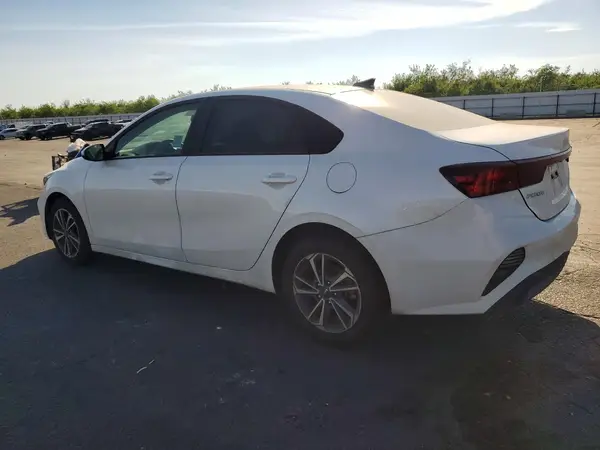 3KPF24AD8RE821252 2024 KIA FORTE - Image 2