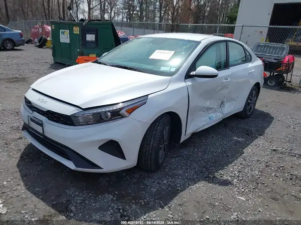 3KPF24AD8RE824488 2024 KIA FORTE - Image 2