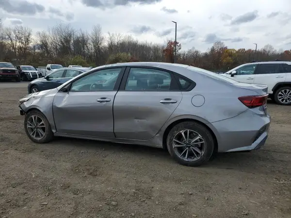 3KPF24AD8RE825690 2024 KIA FORTE - Image 2