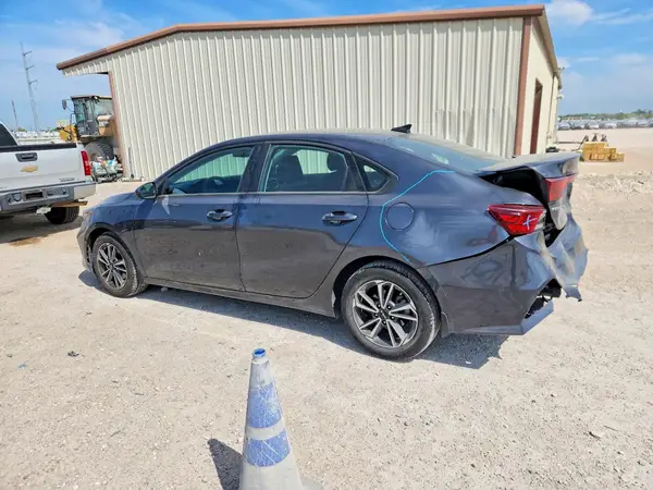 3KPF24AD8RE827536 2024 KIA FORTE - Image 2