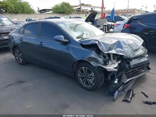 3KPF24AD8RE828508 2024 KIA FORTE - Image 1