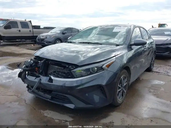 3KPF24AD8RE829030 2024 KIA FORTE - Image 2