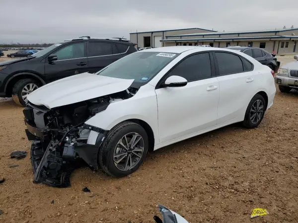 3KPF24AD8RE837077 2024 KIA FORTE - Image 1
