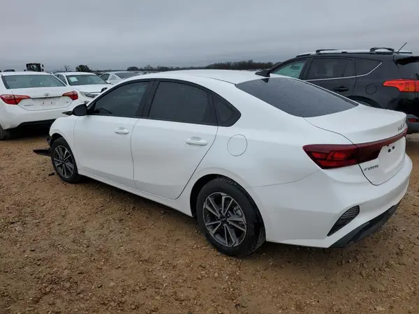 3KPF24AD8RE837077 2024 KIA FORTE - Image 2