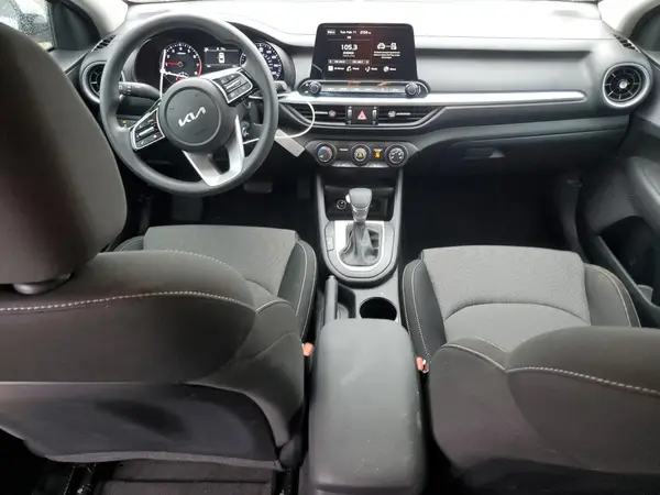 3KPF24AD8RE837077 2024 KIA FORTE - Image 8