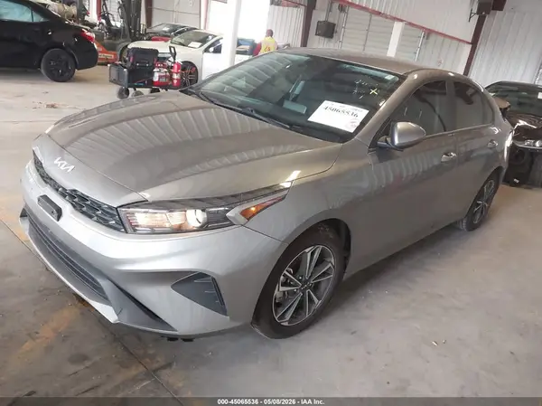 3KPF24AD8RE837404 2024 KIA FORTE - Image 2