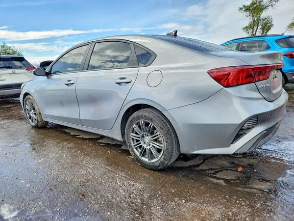 3KPF24AD8RE837595 2024 KIA FORTE - Image 2
