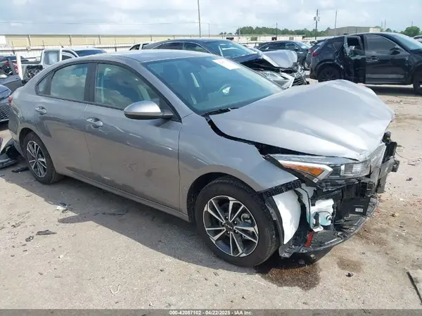 3KPF24AD8RE837693 2024 KIA FORTE - Image 1