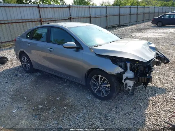3KPF24AD8RE840156 2024 KIA FORTE - Image 1