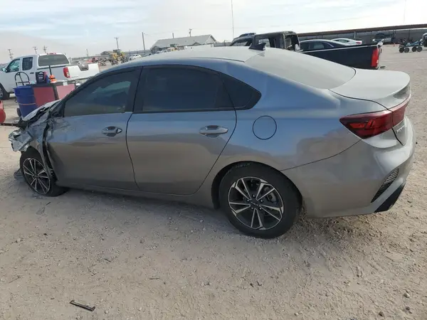 3KPF24AD8RE840495 2024 KIA FORTE - Image 2