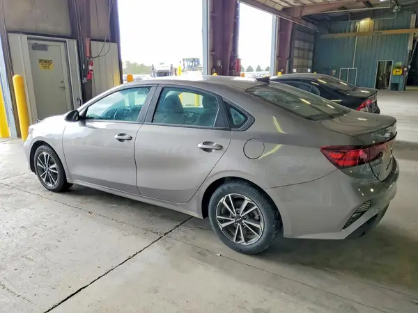 3KPF24AD8RE841419 2024 KIA FORTE - Image 2