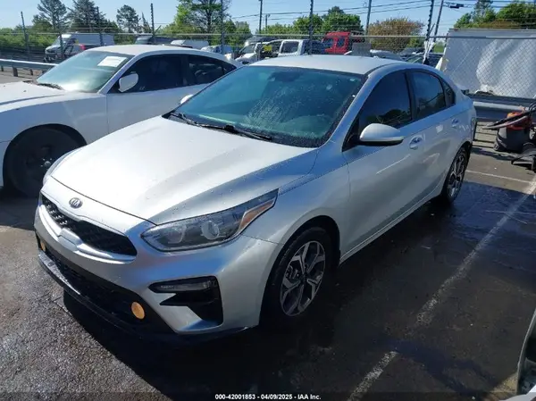 3KPF24AD9KE004748 2019 KIA FORTE - Image 2