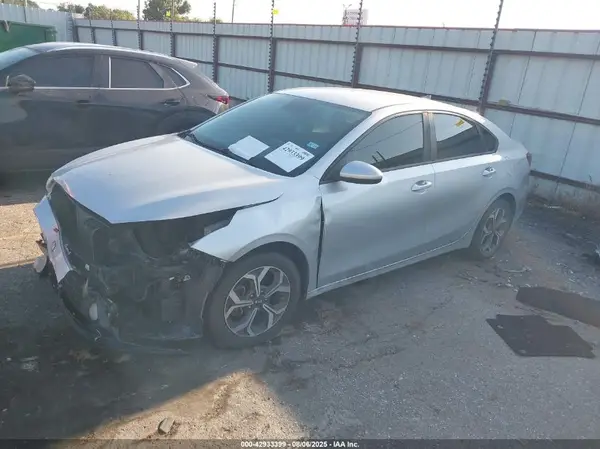 3KPF24AD9KE006631 2019 KIA FORTE - Image 2