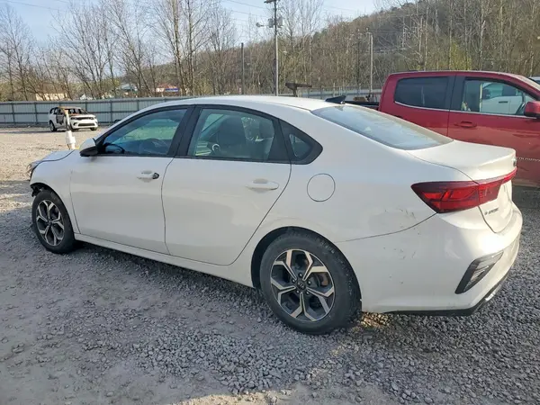 3KPF24AD9KE008119 2019 KIA FORTE - Image 2