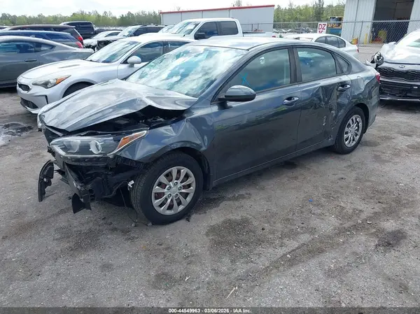 3KPF24AD9KE009142 2019 KIA FORTE - Image 2