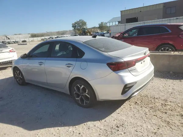 3KPF24AD9KE013899 2019 KIA FORTE - Image 2