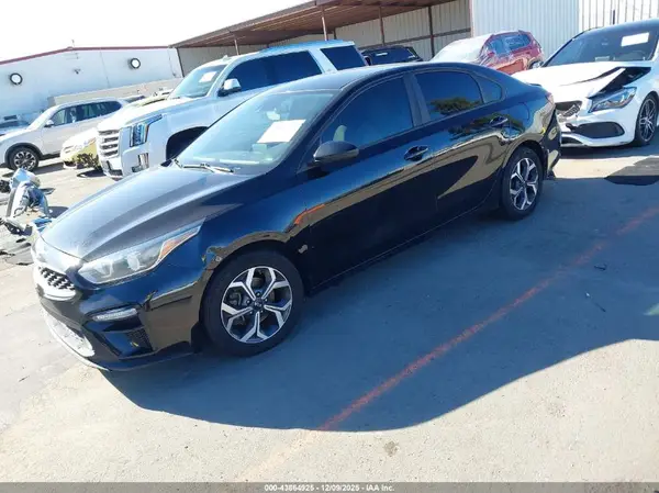 3KPF24AD9KE014843 2019 KIA FORTE - Image 2
