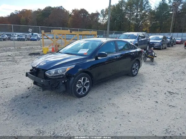 3KPF24AD9KE015524 2019 KIA FORTE - Image 2