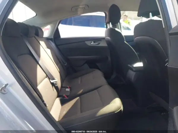 3KPF24AD9KE015961 2019 KIA FORTE - Image 8
