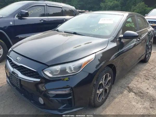3KPF24AD9KE021159 2019 KIA FORTE - Image 2