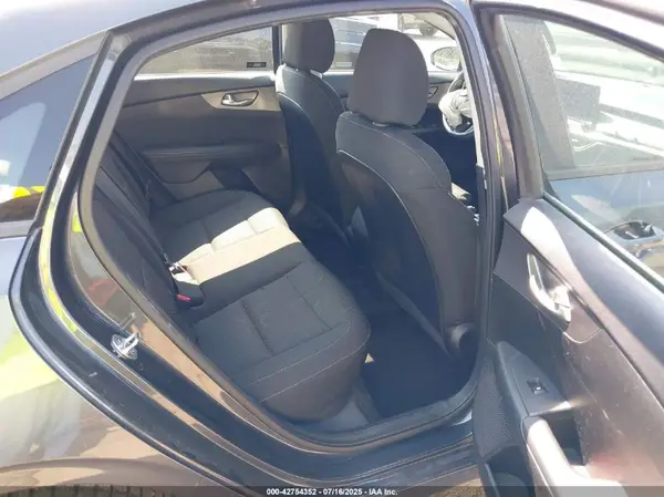3KPF24AD9KE023509 2019 KIA FORTE - Image 8