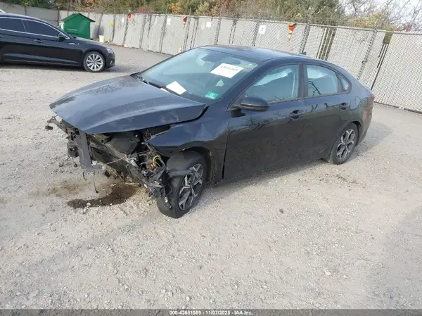 3KPF24AD9KE025387 2019 KIA FORTE - Image 2