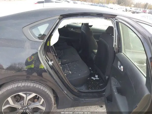3KPF24AD9KE025387 2019 KIA FORTE - Image 8