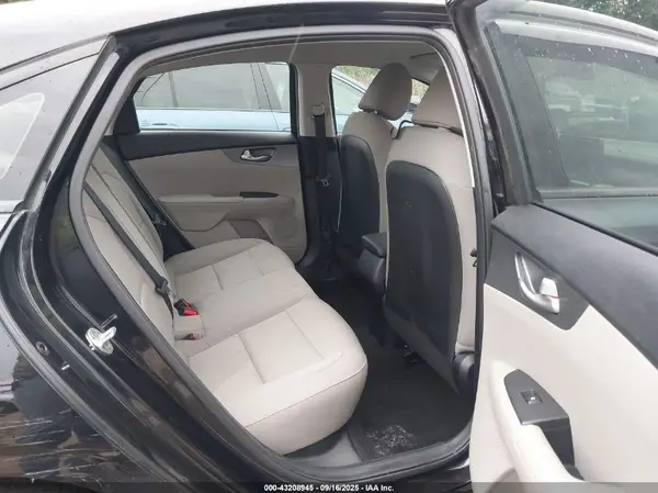 3KPF24AD9KE027429 2019 KIA FORTE - Image 8